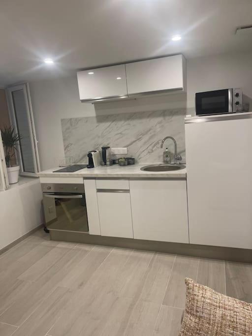 Grand Studio Neuf A 50 M Du Port Saint-Tropez Exteriör bild